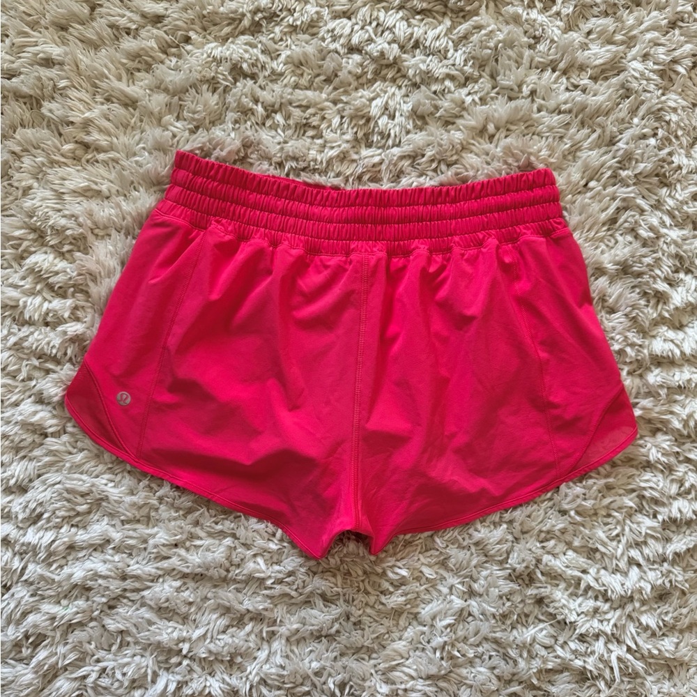 Lip Gloss Hotty Hot High-Rise Short 2.5” Lululemon - Picture 2 of 10